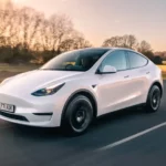 Tesla Model Y na drodze