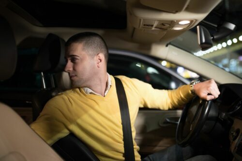 Kamera cofania bezprzewodowa – jak ją podłączyć i czy jest bezpieczna?