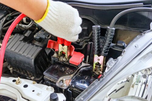 Odpalanie na kable – jak uruchomić auto z kabli rozruchowych?