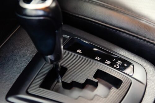 Samochód automat – jak jeździć autem z automatyczną skrzynią biegów?