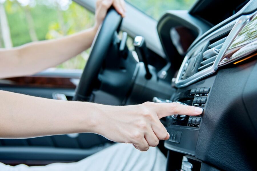 Przejściówka do radia – jaką wybrać i do czego służy?