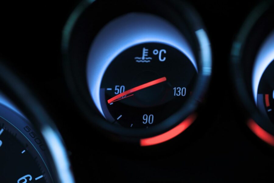 Ubywanie płynu chłodniczego – co może oznaczać?